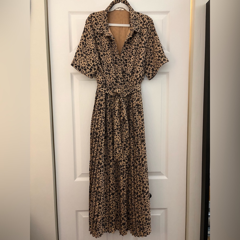 Floral Button-Front Midi Dress in Tan and Black